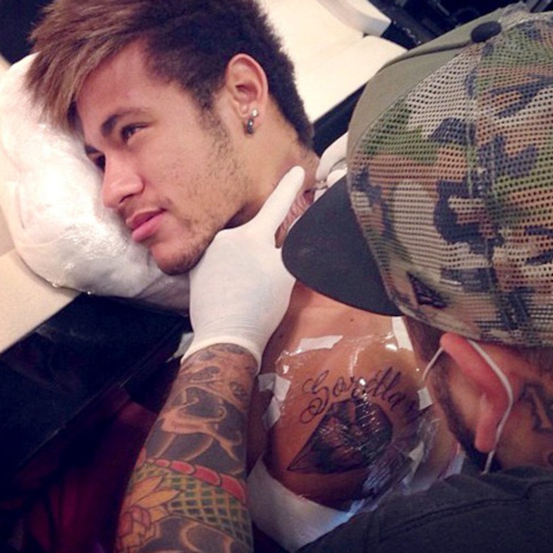 Сестра Неймара тату